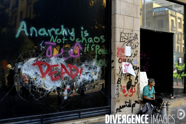 Graffitis au centre-ville de Beyrouth pendant la révolution 2019 au Liban. Graffitis in downtown Beirut during Revolution 2019 Lebanon.