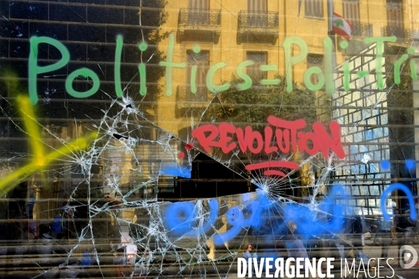 Graffitis au centre-ville de Beyrouth pendant la révolution 2019 au Liban. Graffitis in downtown Beirut during Revolution 2019 Lebanon.