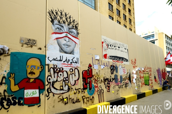 Graffitis au centre-ville de Beyrouth pendant la révolution 2019 au Liban. Graffitis in downtown Beirut during Revolution 2019 Lebanon.