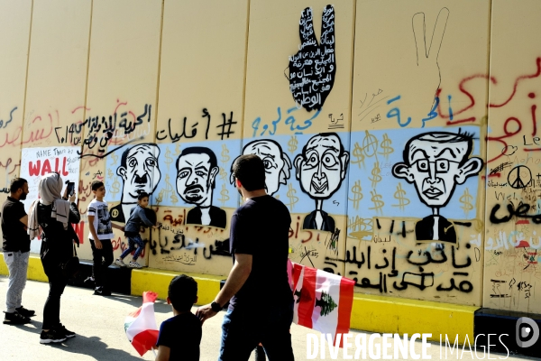 Graffitis au centre-ville de Beyrouth pendant la révolution 2019 au Liban. Graffitis in downtown Beirut during Revolution 2019 Lebanon.