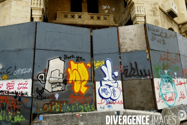 Graffitis au centre-ville de Beyrouth pendant la révolution 2019 au Liban. Graffitis in downtown Beirut during Revolution 2019 Lebanon.