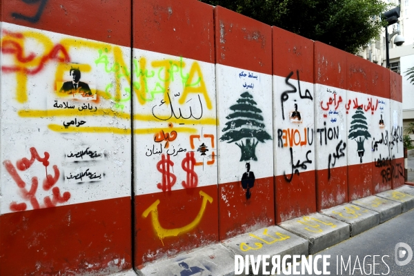 Graffitis au centre-ville de Beyrouth pendant la révolution 2019 au Liban. Graffitis in downtown Beirut during Revolution 2019 Lebanon.