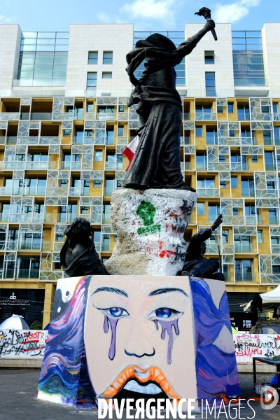 Graffitis au centre-ville de Beyrouth pendant la révolution 2019 au Liban. Graffitis in downtown Beirut during Revolution 2019 Lebanon.