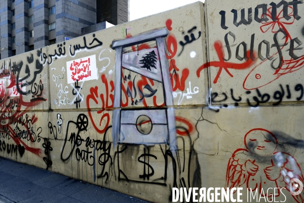 Graffitis au centre-ville de Beyrouth pendant la révolution 2019 au Liban. Graffitis in downtown Beirut during Revolution 2019 Lebanon.