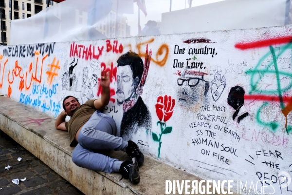 Graffitis au centre-ville de Beyrouth pendant la révolution 2019 au Liban. Graffitis in downtown Beirut during Revolution 2019 Lebanon.