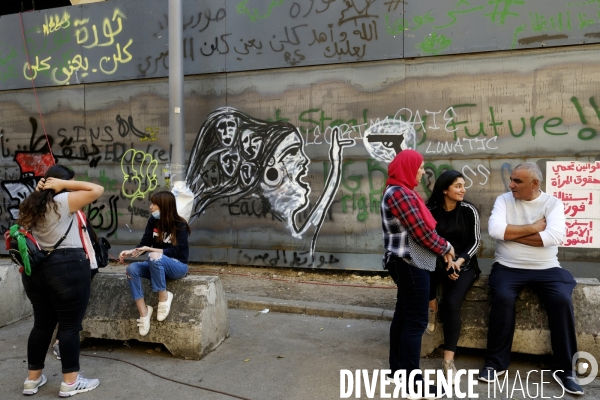 Graffitis au centre-ville de Beyrouth pendant la révolution 2019 au Liban. Graffitis in downtown Beirut during Revolution 2019 Lebanon.