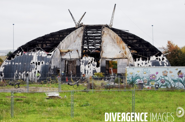 Le chapiteau des Contraires de Chanteloup les Vignes incendié