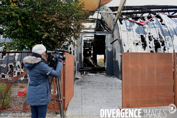 Le chapiteau des Contraires de Chanteloup les Vignes incendié