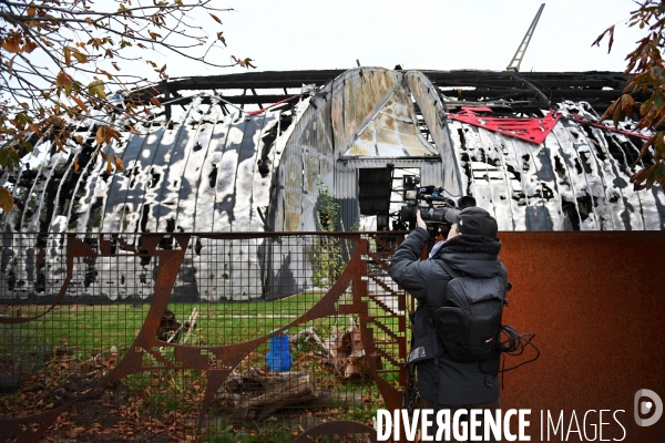 Le chapiteau des Contraires de Chanteloup les Vignes incendié