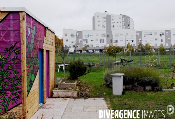 Le chapiteau des Contraires de Chanteloup les Vignes incendié