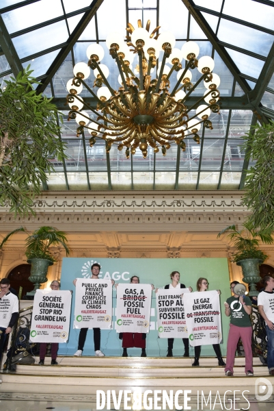 Perturbation #ALERTEAUGAZ de l European Annual Gas Conference, par des activistes écologistes ANV COP21 et Amis de la Terre.