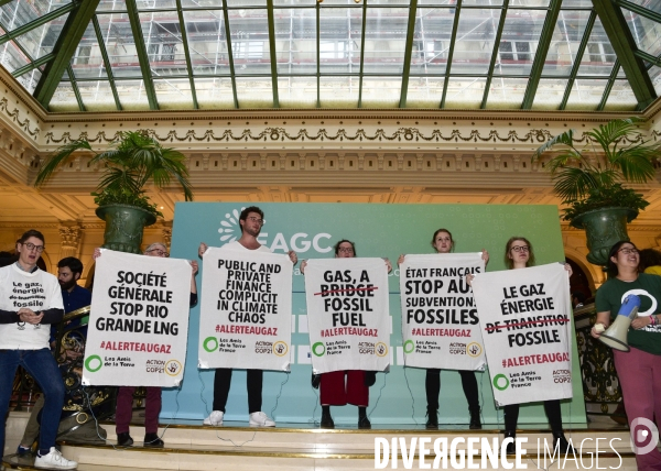 Perturbation #ALERTEAUGAZ de l European Annual Gas Conference, par des activistes écologistes ANV COP21 et Amis de la Terre.