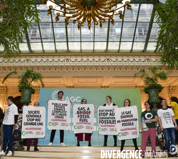 Perturbation #ALERTEAUGAZ de l European Annual Gas Conference, par des activistes écologistes ANV COP21 et Amis de la Terre.