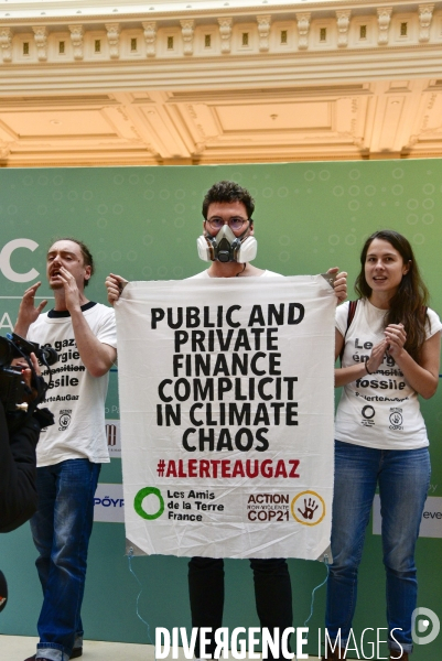 Perturbation #ALERTEAUGAZ de l European Annual Gas Conference, par des activistes écologistes ANV COP21 et Amis de la Terre.