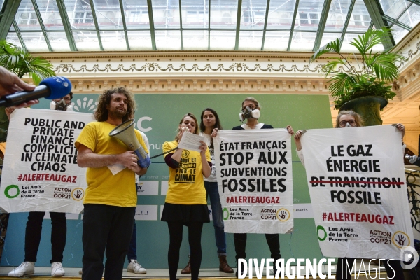 Perturbation #ALERTEAUGAZ de l European Annual Gas Conference, par des activistes écologistes ANV COP21 et Amis de la Terre.