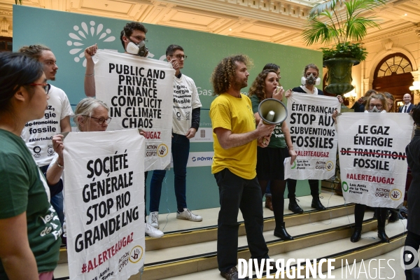 Perturbation #ALERTEAUGAZ de l European Annual Gas Conference, par des activistes écologistes ANV COP21 et Amis de la Terre.