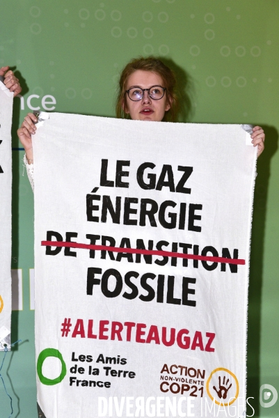 Perturbation #ALERTEAUGAZ de l European Annual Gas Conference, par des activistes écologistes ANV COP21 et Amis de la Terre.