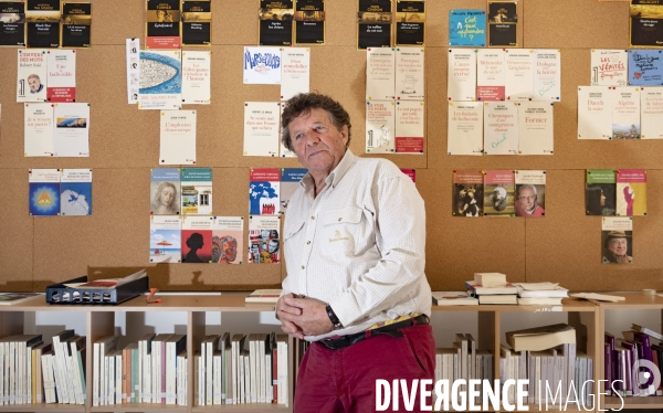 Jean Viard, sociologue et directeur de recherches CNRS au CEVIPOF, Centre de recherches politiques de Sciences Po dans ses locaux des Editions de l Aube à la Tour d Aigues (84)