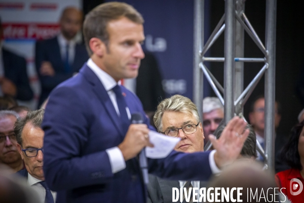 Emmanuel Macron et Jean-Paul Delevoye à Rodez: debat sur retraites