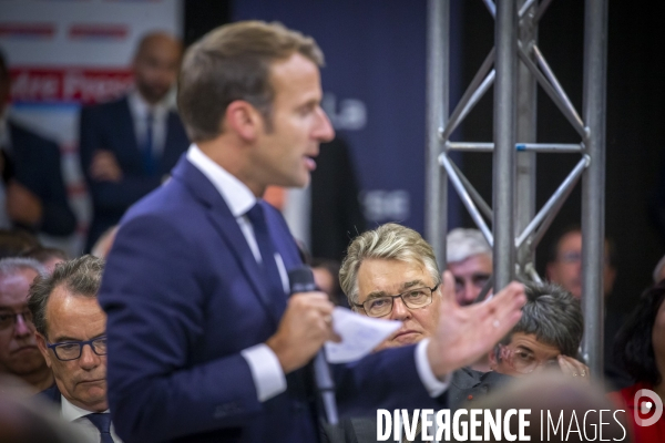 Emmanuel Macron et Jean-Paul Delevoye à Rodez: debat sur retraites