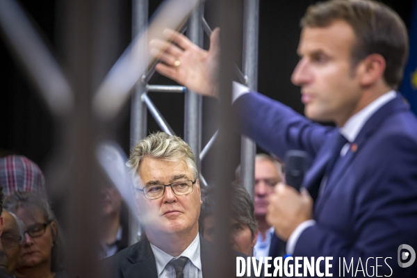 Emmanuel Macron et Jean-Paul Delevoye à Rodez: debat sur retraites