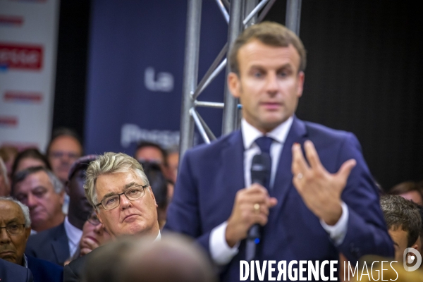 Emmanuel Macron et Jean-Paul Delevoye à Rodez: debat sur retraites