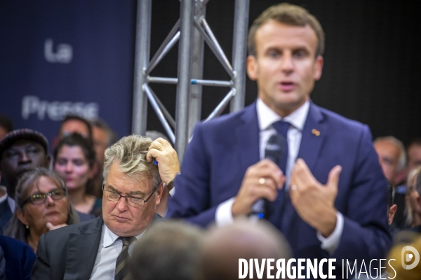 Emmanuel Macron et Jean-Paul Delevoye à Rodez: debat sur retraites