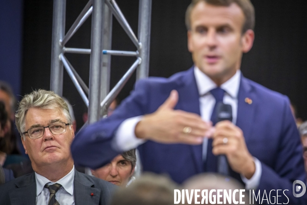 Emmanuel Macron et Jean-Paul Delevoye à Rodez: debat sur retraites