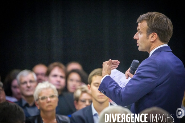 Emmanuel Macron et Jean-Paul Delevoye à Rodez: debat sur retraites