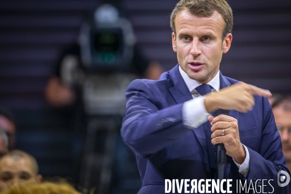 Emmanuel Macron et Jean-Paul Delevoye à Rodez: debat sur retraites