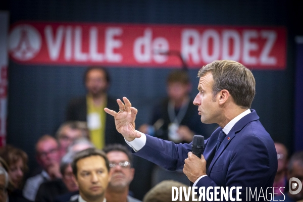 Emmanuel Macron et Jean-Paul Delevoye à Rodez: debat sur retraites