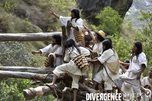 Les  Kogis,  Les gardiens de la Terre . iIs vivent dans la Sierra Nevada de Santa Marta qui représente à leurs yeux le centre du monde, la « Mère Terre »,  avec laquelle ils vivent en harmonie