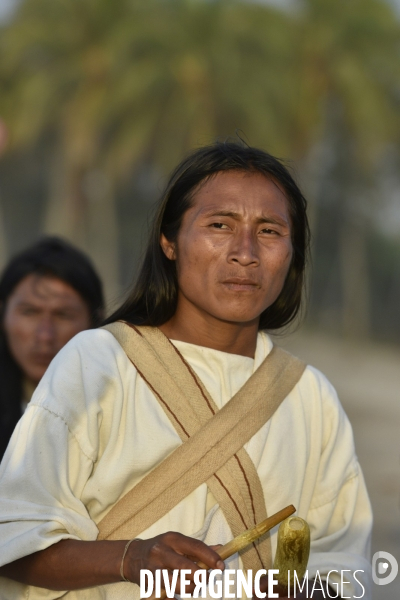 Les  Kogis,  Les gardiens de la Terre . iIs vivent dans la Sierra Nevada de Santa Marta qui représente à leurs yeux le centre du monde, la « Mère Terre »,  avec laquelle ils vivent en harmonie