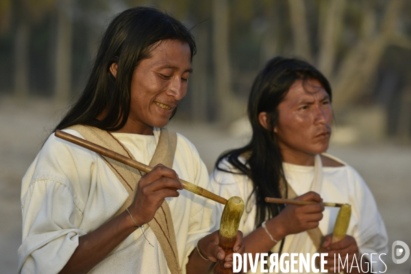 Les  Kogis,  Les gardiens de la Terre . iIs vivent dans la Sierra Nevada de Santa Marta qui représente à leurs yeux le centre du monde, la « Mère Terre »,  avec laquelle ils vivent en harmonie