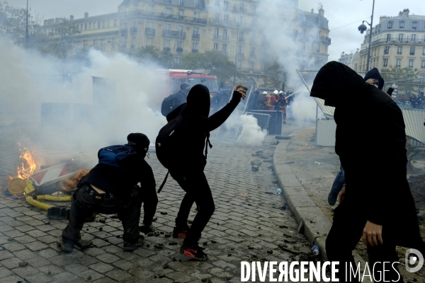 LeÊpremier anniversaireÊdu mouvement desÊGilets jaunes Paris 2019 yellow vest (gilets jaunes) mark the first anniversary Paris