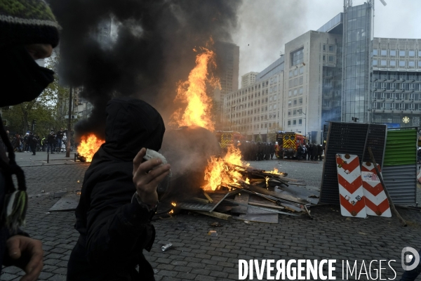 LeÊpremier anniversaireÊdu mouvement desÊGilets jaunes Paris 2019 yellow vest (gilets jaunes) mark the first anniversary Paris