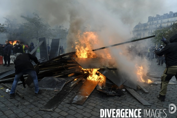 Le premier anniversaire du mouvement des Gilets jaunes Paris 2019 yellow vest (gilets jaunes) mark the first anniversary Paris