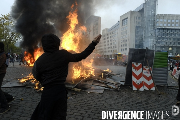 LeÊpremier anniversaireÊdu mouvement desÊGilets jaunes Paris 2019 yellow vest (gilets jaunes) mark the first anniversary Paris