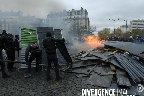 LeÊpremier anniversaireÊdu mouvement desÊGilets jaunes Paris 2019 yellow vest (gilets jaunes) mark the first anniversary Paris