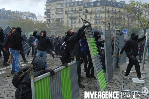 Le premier anniversaire du mouvement des Gilets jaunes Paris 2019 yellow vest (gilets jaunes) mark the first anniversary Paris