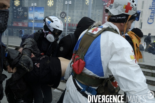 Le premier anniversaire du mouvement des Gilets jaunes Paris 2019 yellow vest (gilets jaunes) mark the first anniversary Paris