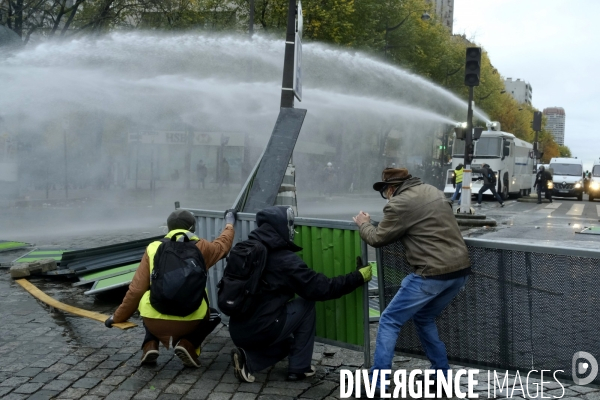 LeÊpremier anniversaireÊdu mouvement desÊGilets jaunes Paris 2019 yellow vest (gilets jaunes) mark the first anniversary Paris