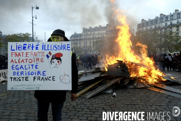 Le premier anniversaire du mouvement des Gilets jaunes Paris 2019 yellow vest (gilets jaunes) mark the first anniversary Paris