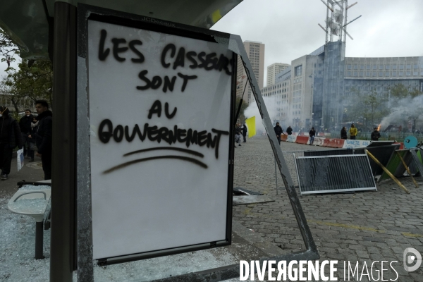 LeÊpremier anniversaireÊdu mouvement desÊGilets jaunes Paris 2019 yellow vest (gilets jaunes) mark the first anniversary Paris