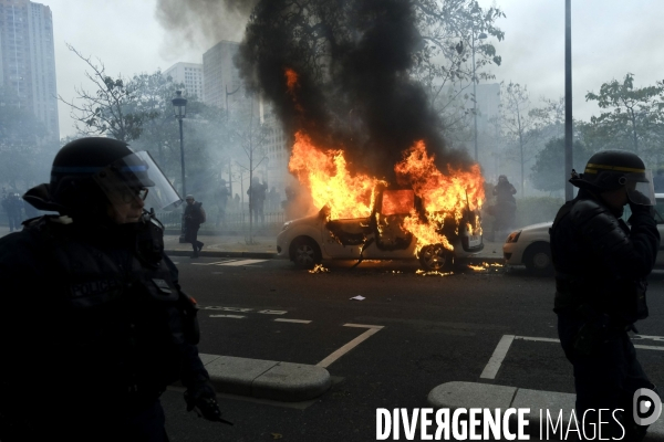 Le premier anniversaire du mouvement des Gilets jaunes Paris 2019 yellow vest (gilets jaunes) mark the first anniversary Paris