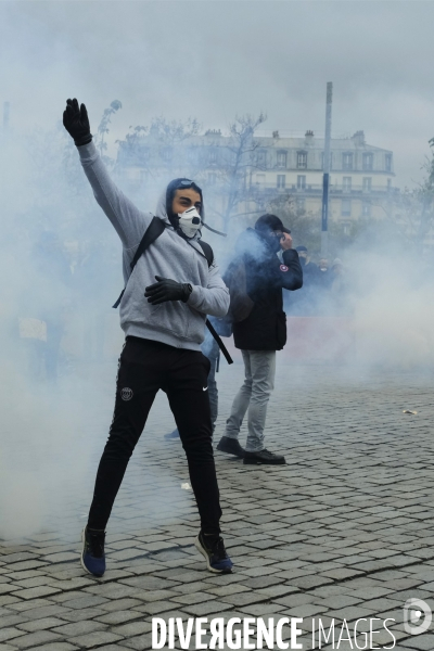 Le premier anniversaire du mouvement des Gilets jaunes Paris 2019 yellow vest (gilets jaunes) mark the first anniversary Paris