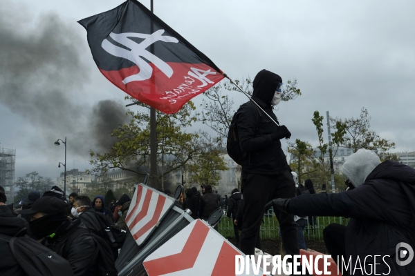 LeÊpremier anniversaireÊdu mouvement desÊGilets jaunes Paris 2019 yellow vest (gilets jaunes) mark the first anniversary Paris