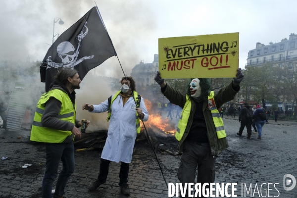 LeÊpremier anniversaireÊdu mouvement desÊGilets jaunes Paris 2019 yellow vest (gilets jaunes) mark the first anniversary Paris