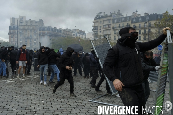 LeÊpremier anniversaireÊdu mouvement desÊGilets jaunes Paris 2019 yellow vest (gilets jaunes) mark the first anniversary Paris