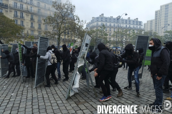 LeÊpremier anniversaireÊdu mouvement desÊGilets jaunes Paris 2019 yellow vest (gilets jaunes) mark the first anniversary Paris